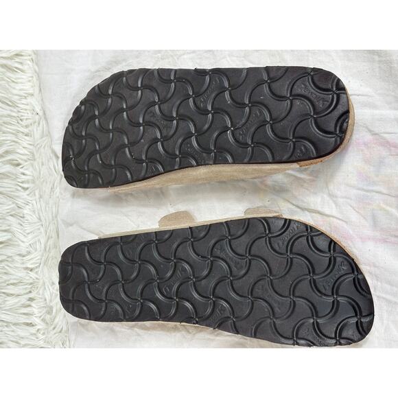 Newark by Birkenstock Suede Sandals Womens Size 7 Beige Embossed Flip Flops - Picture 8 of 8